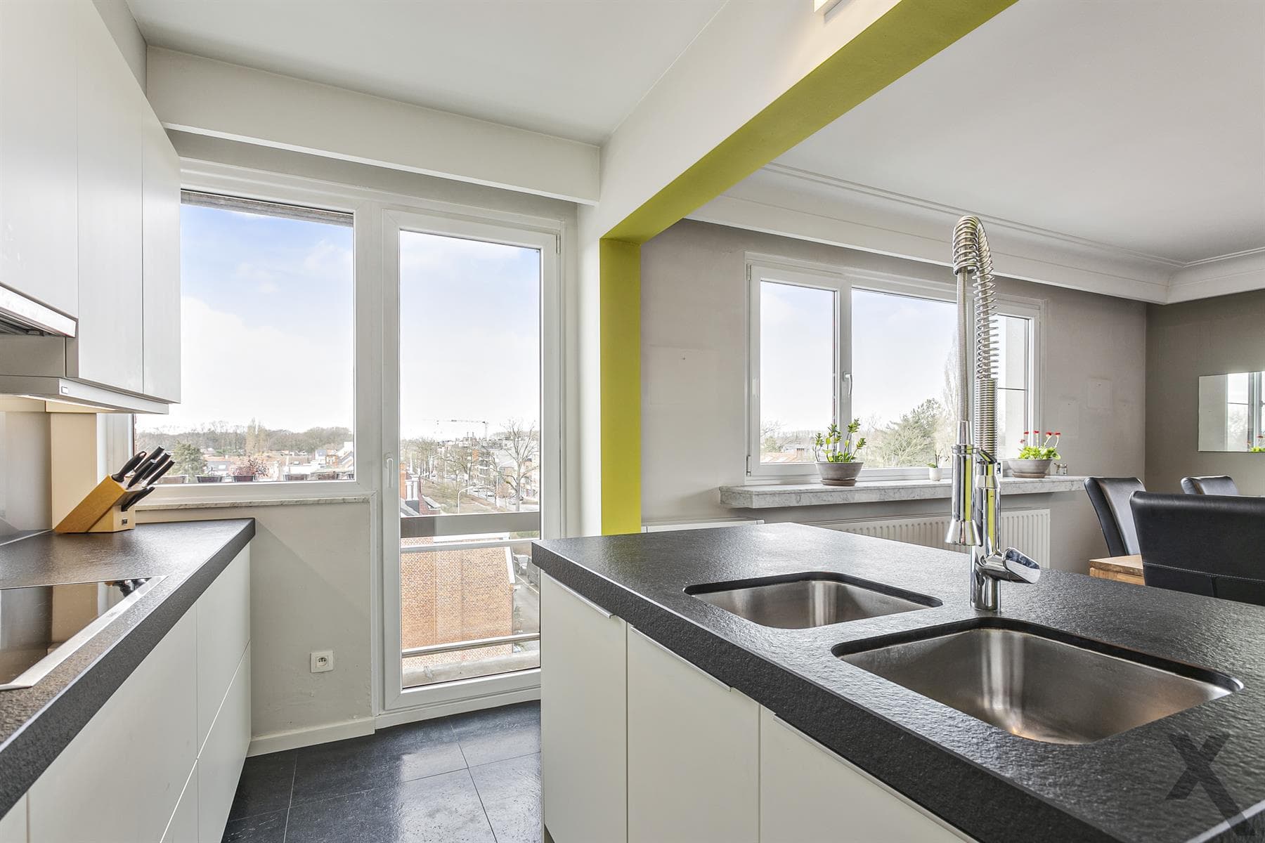 Gerenoveerd lichtrijk appartement op het 4e verdiep. — foto 6