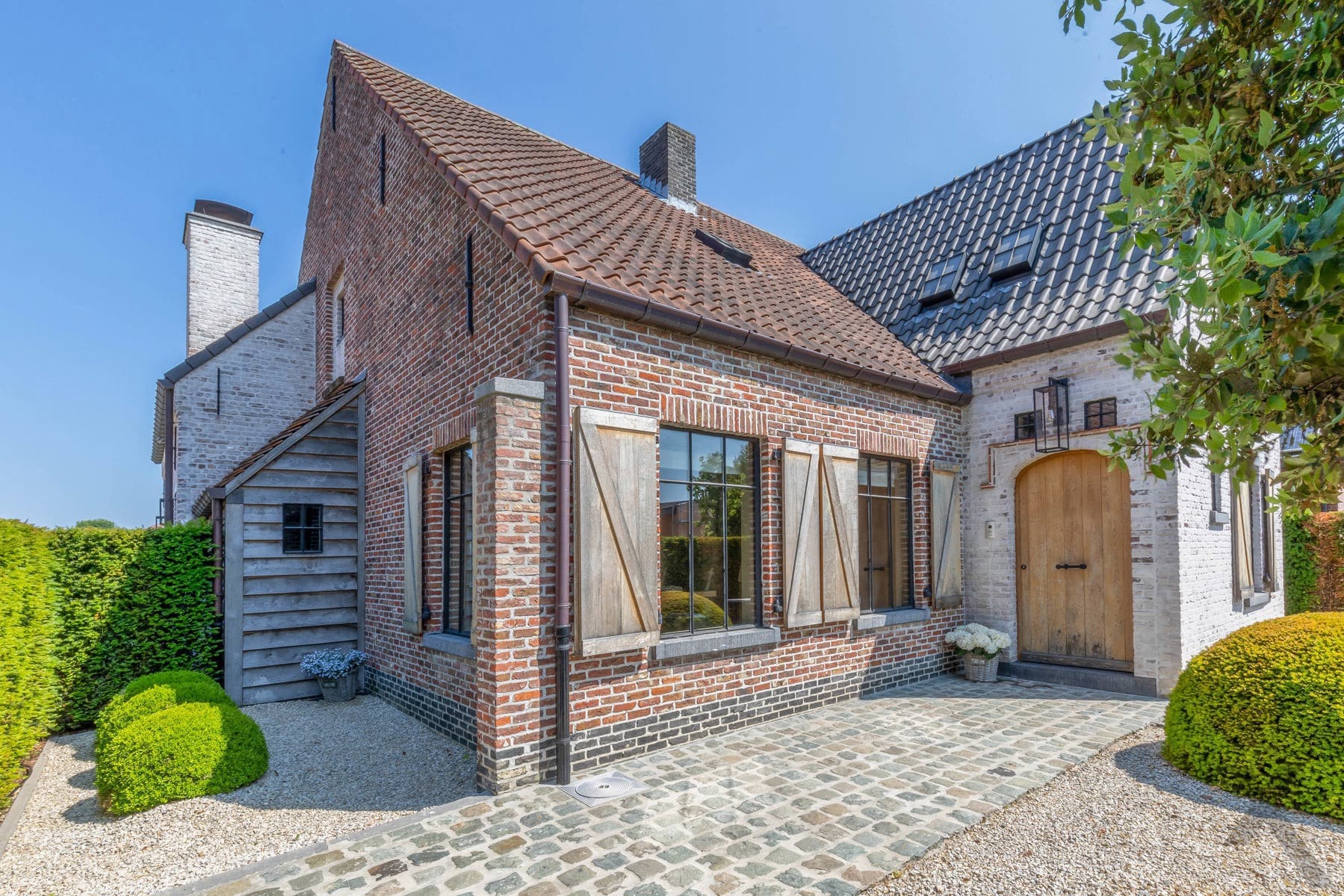 Unieke woning met polyvalent bijgebouw op centrale locatie — foto 1
