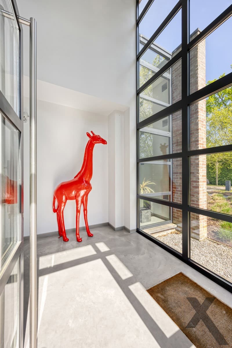 Tijdloze architecturale villa met weids zicht op natuur — foto 3