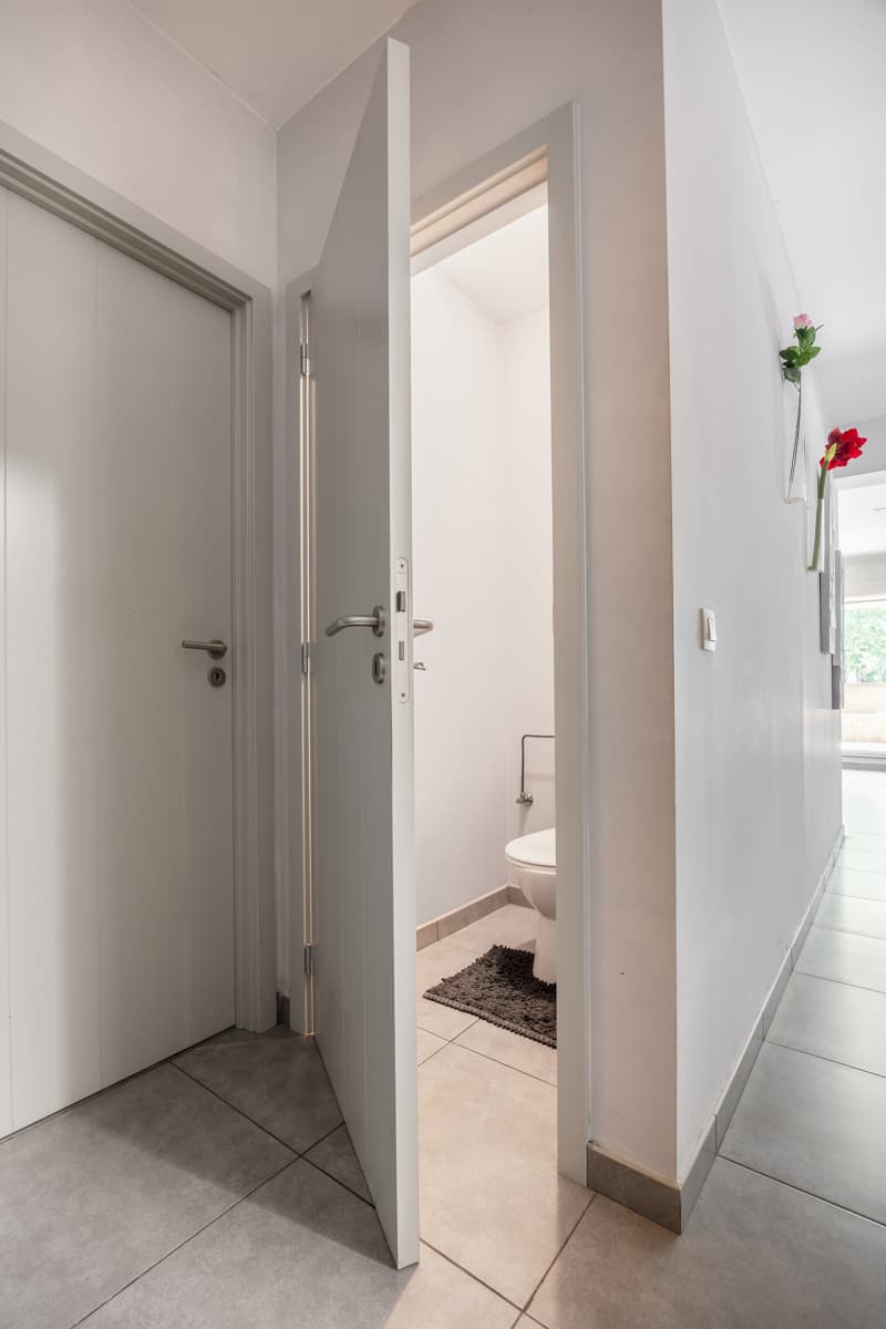 Mooi gelijkvloers hoekappartement met terras en tuintje — foto 15
