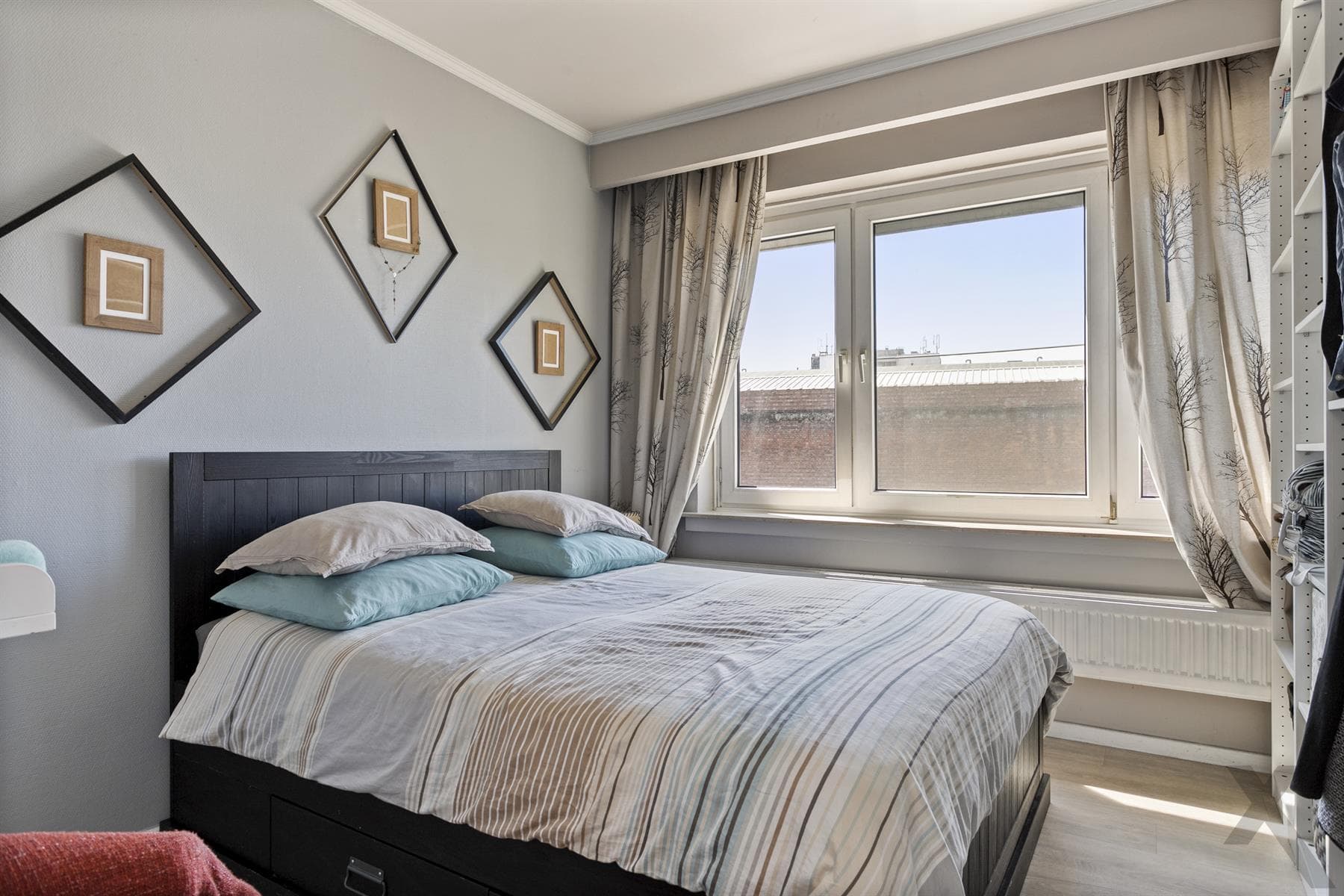 Centraal gelegen appartement met 2 ruime staanplaatsen — foto 10