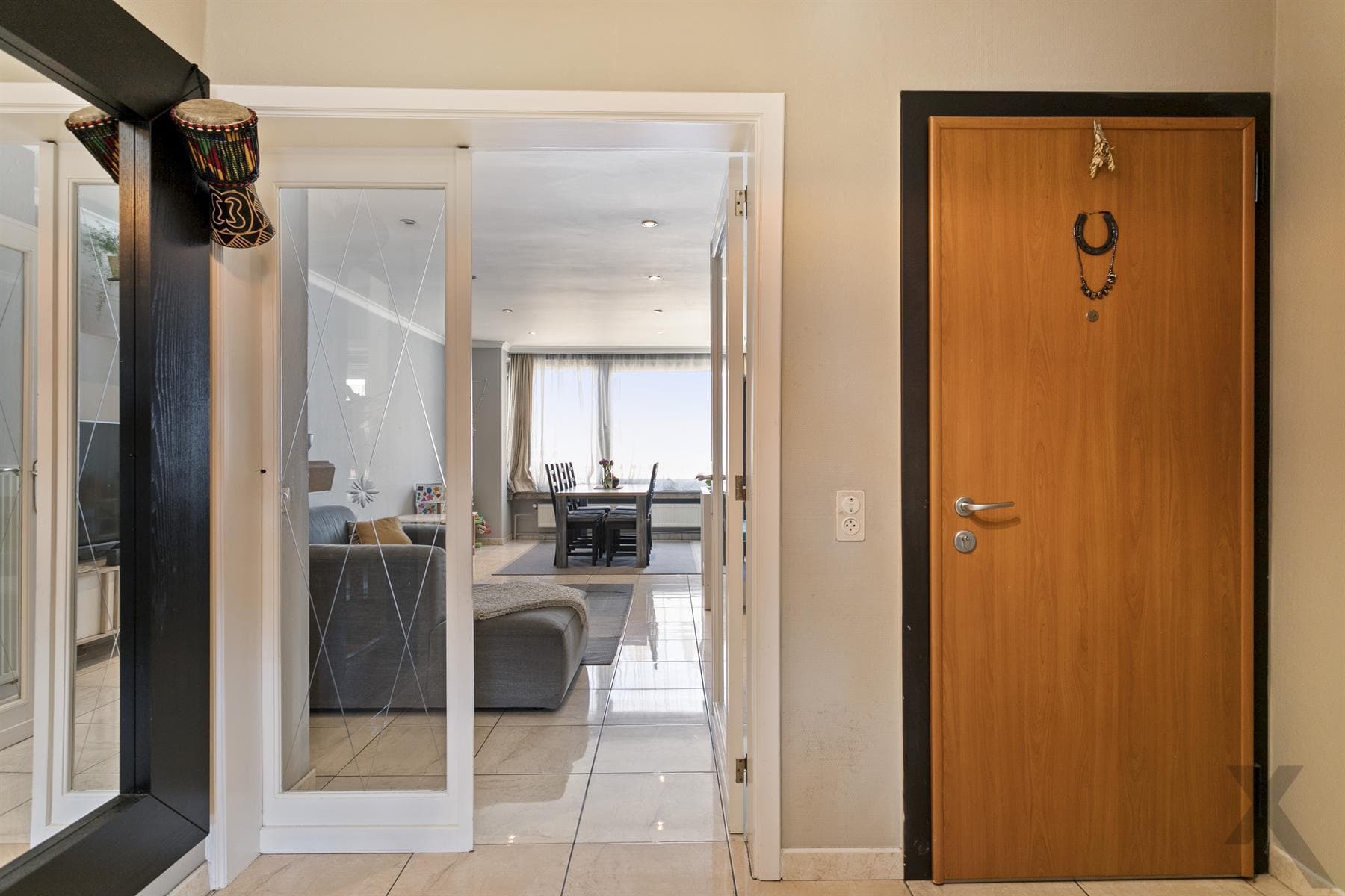 Centraal gelegen appartement met 2 ruime staanplaatsen — foto 2