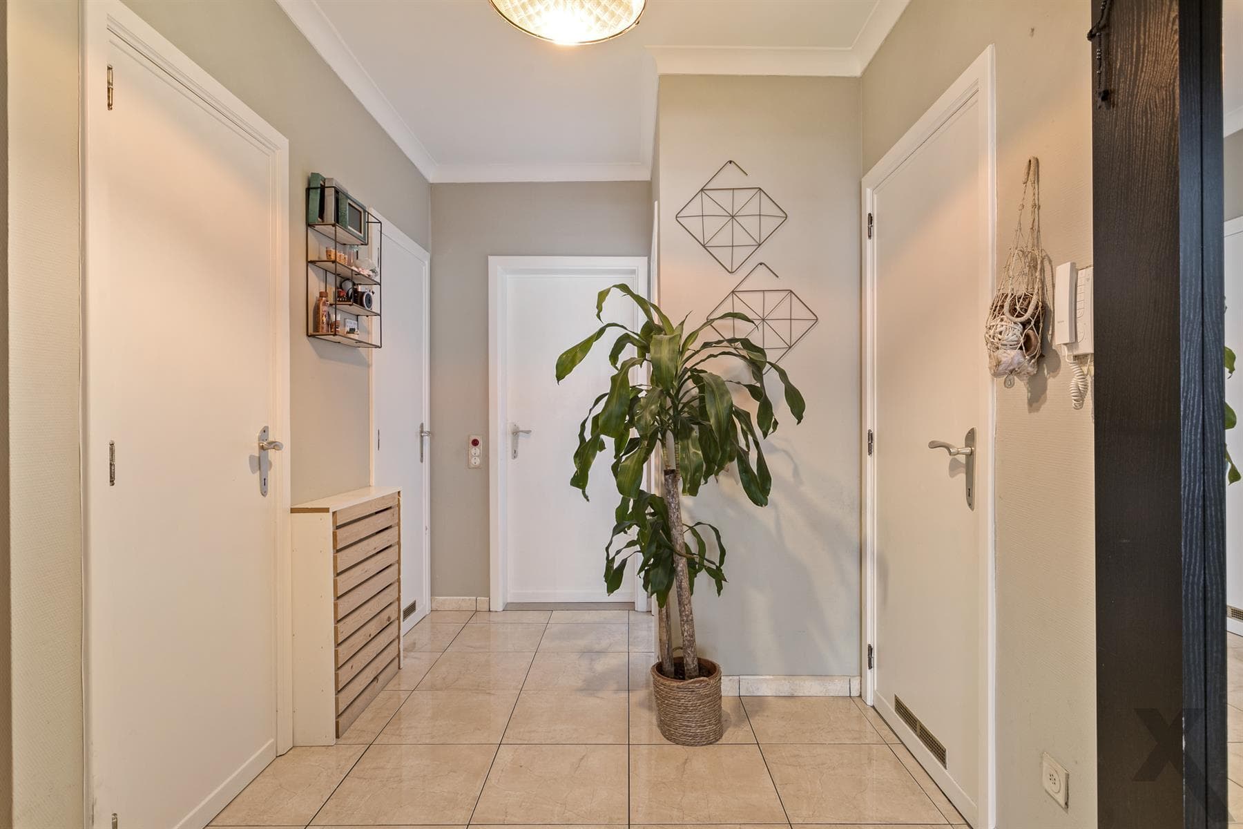 Centraal gelegen appartement met 2 ruime staanplaatsen — foto 9