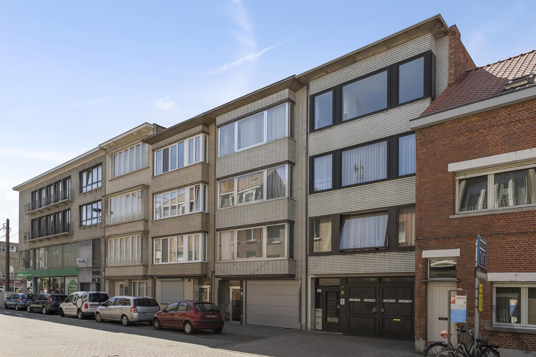 Centraal gelegen appartement met 2 ruime staanplaatsen — foto 1