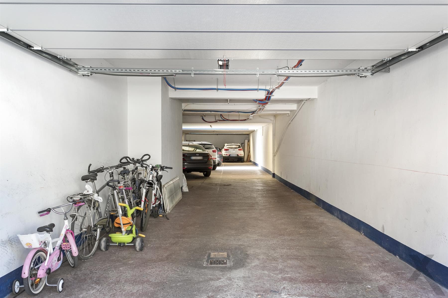 Centraal gelegen appartement met 2 ruime staanplaatsen — foto 16