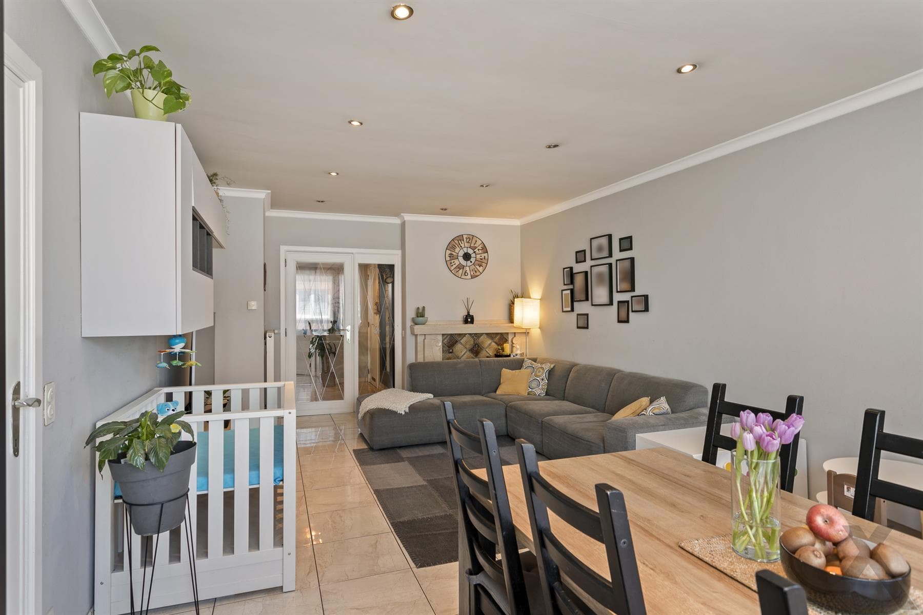 Centraal gelegen appartement met 2 ruime staanplaatsen — foto 3