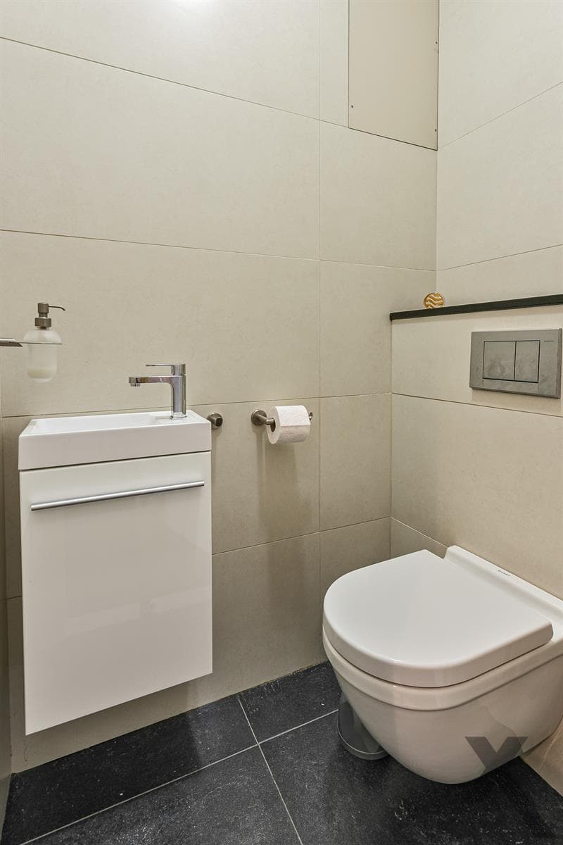 Gerenoveerd lichtrijk appartement op het 4e verdiep. — foto 13