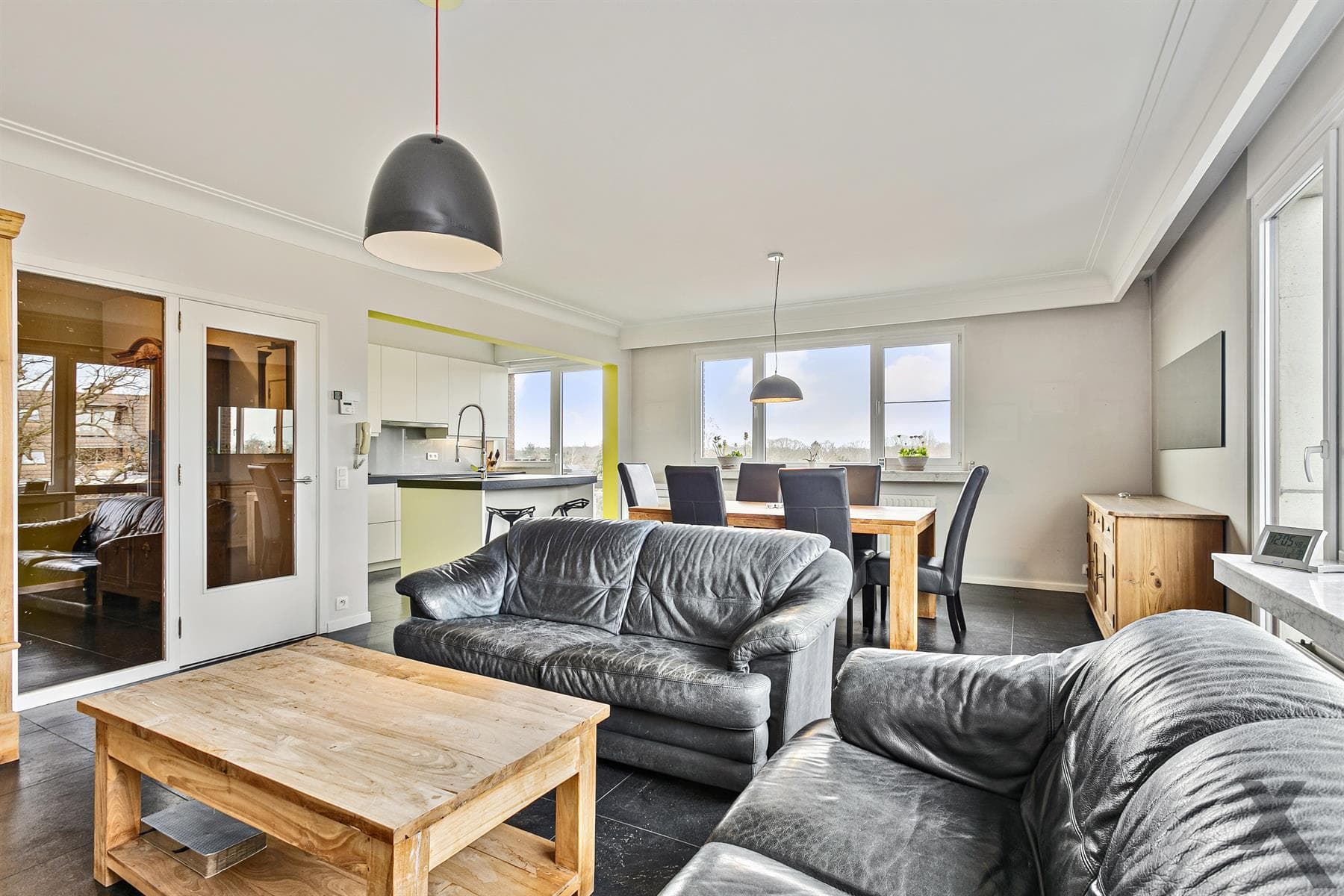 Gerenoveerd lichtrijk appartement op het 4e verdiep. — foto 3