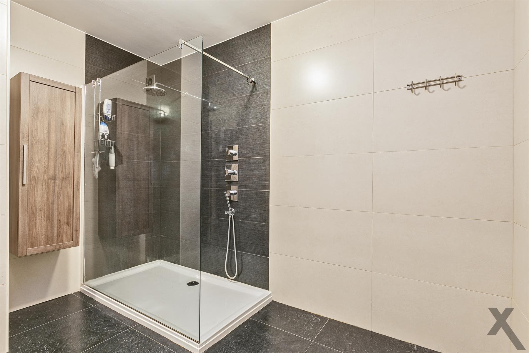 Gerenoveerd lichtrijk appartement op het 4e verdiep. — foto 9