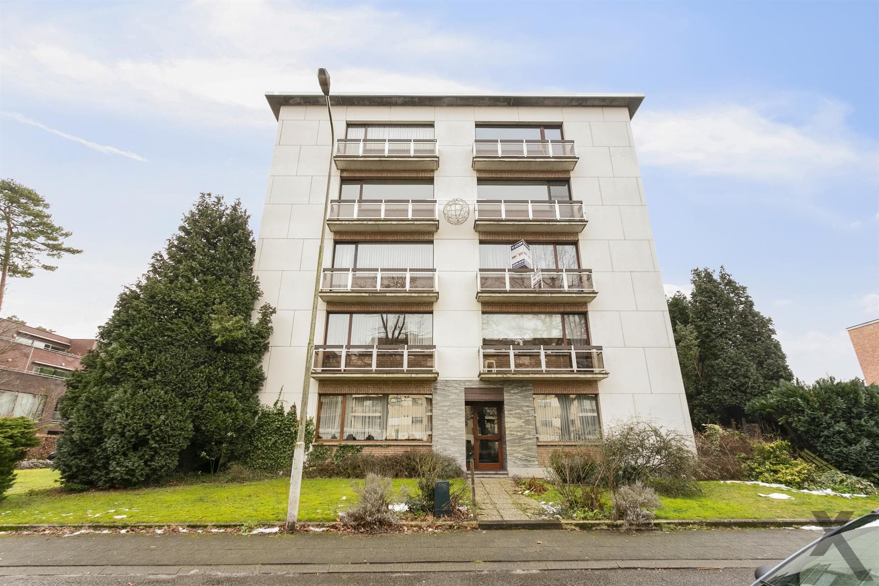 Gerenoveerd lichtrijk appartement op het 4e verdiep. — foto 1
