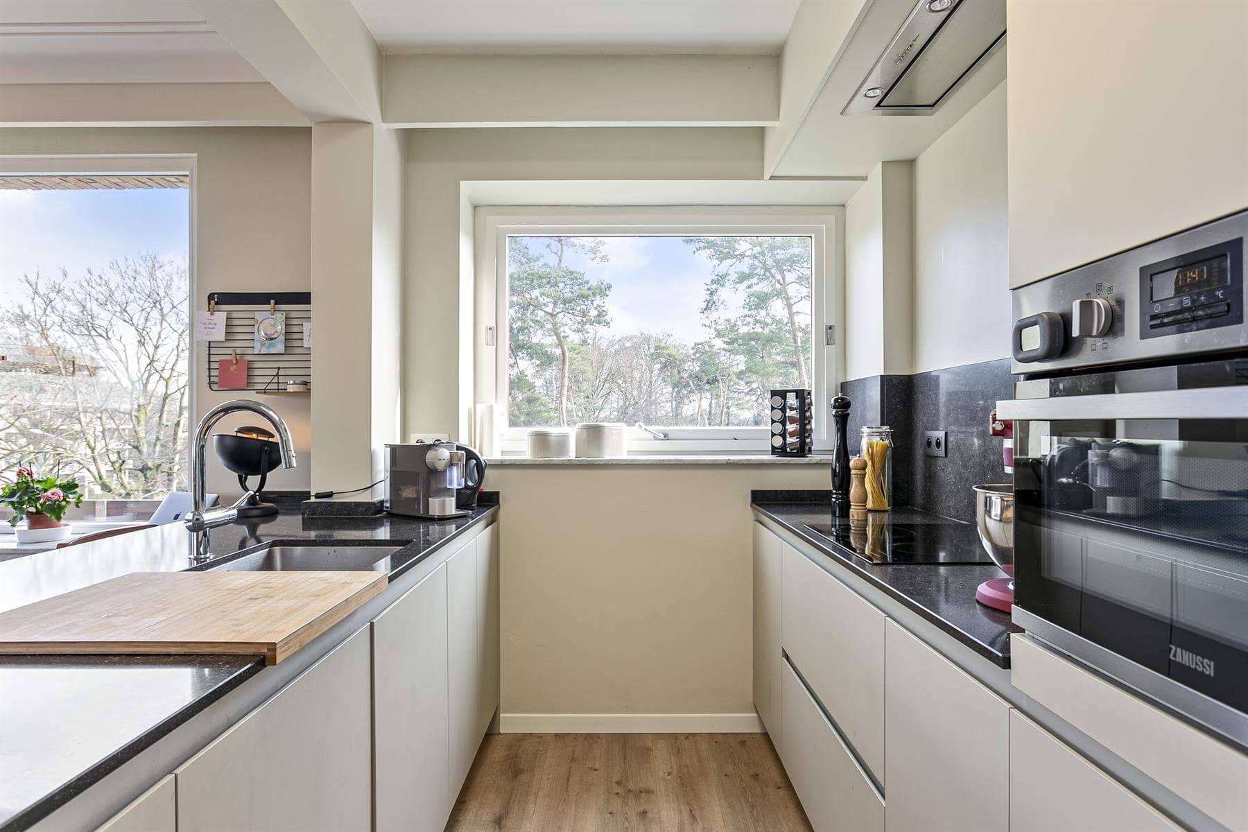 Lichtrijk, centraal en volledig gerenoveerd appartement op de 3e verdieping — foto 5