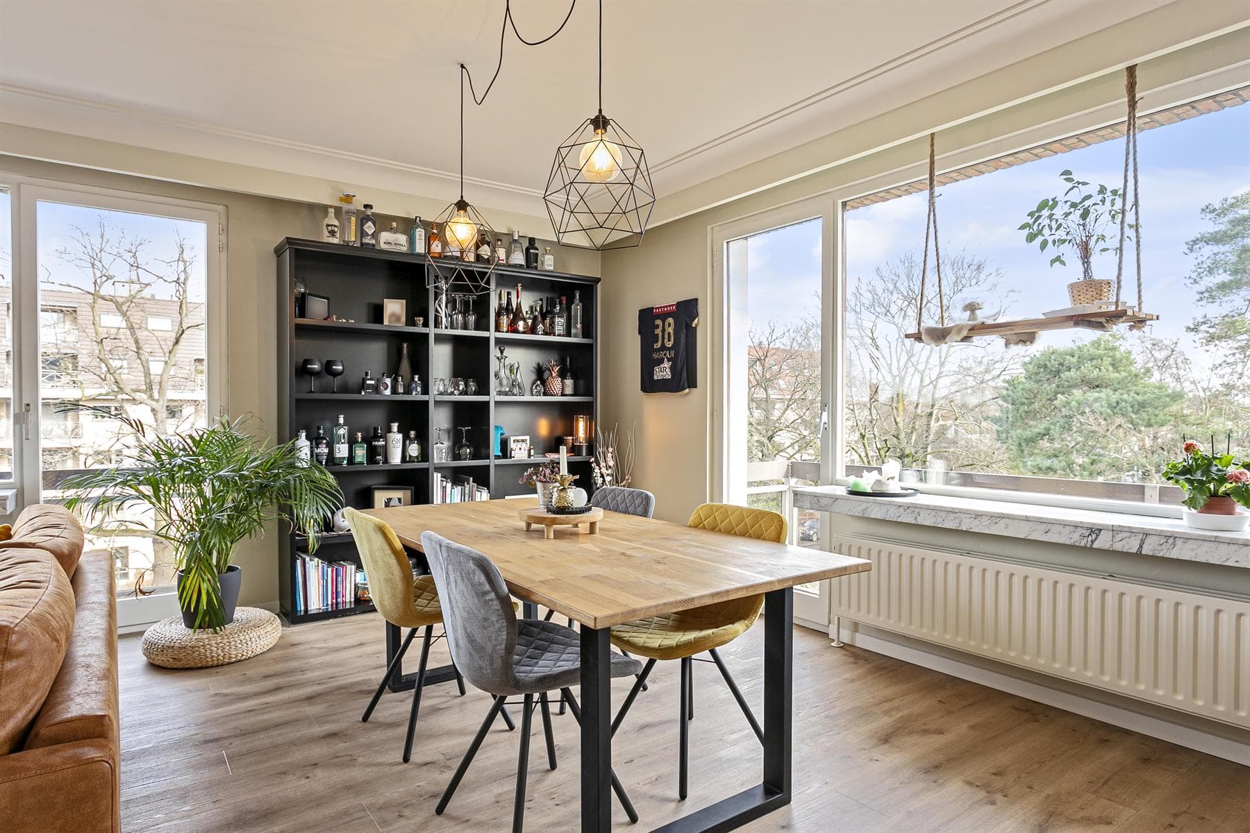 Lichtrijk, centraal en volledig gerenoveerd appartement op de 3e verdieping — foto 1