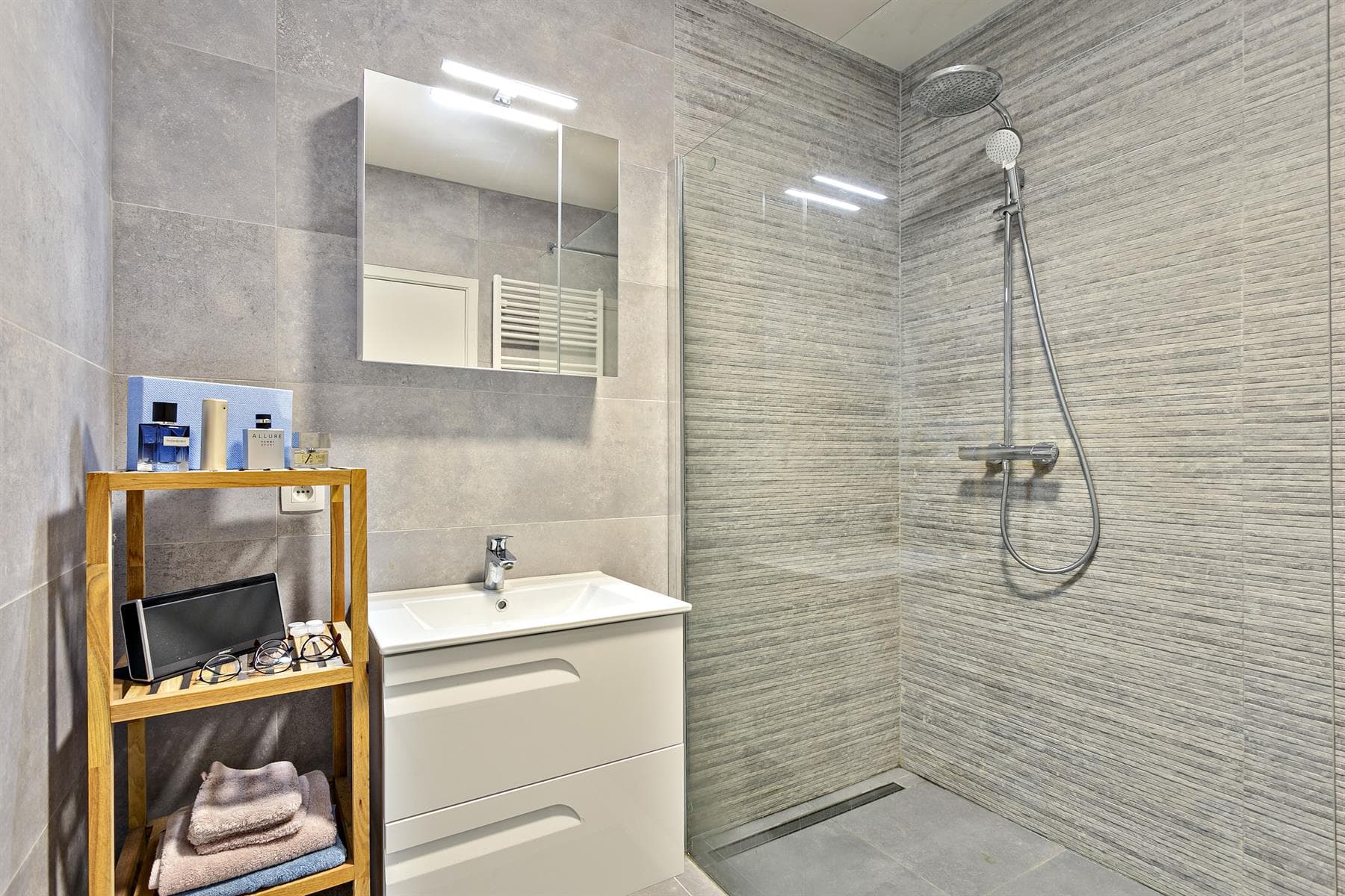 Lichtrijk, centraal en volledig gerenoveerd appartement op de 3e verdieping — foto 13