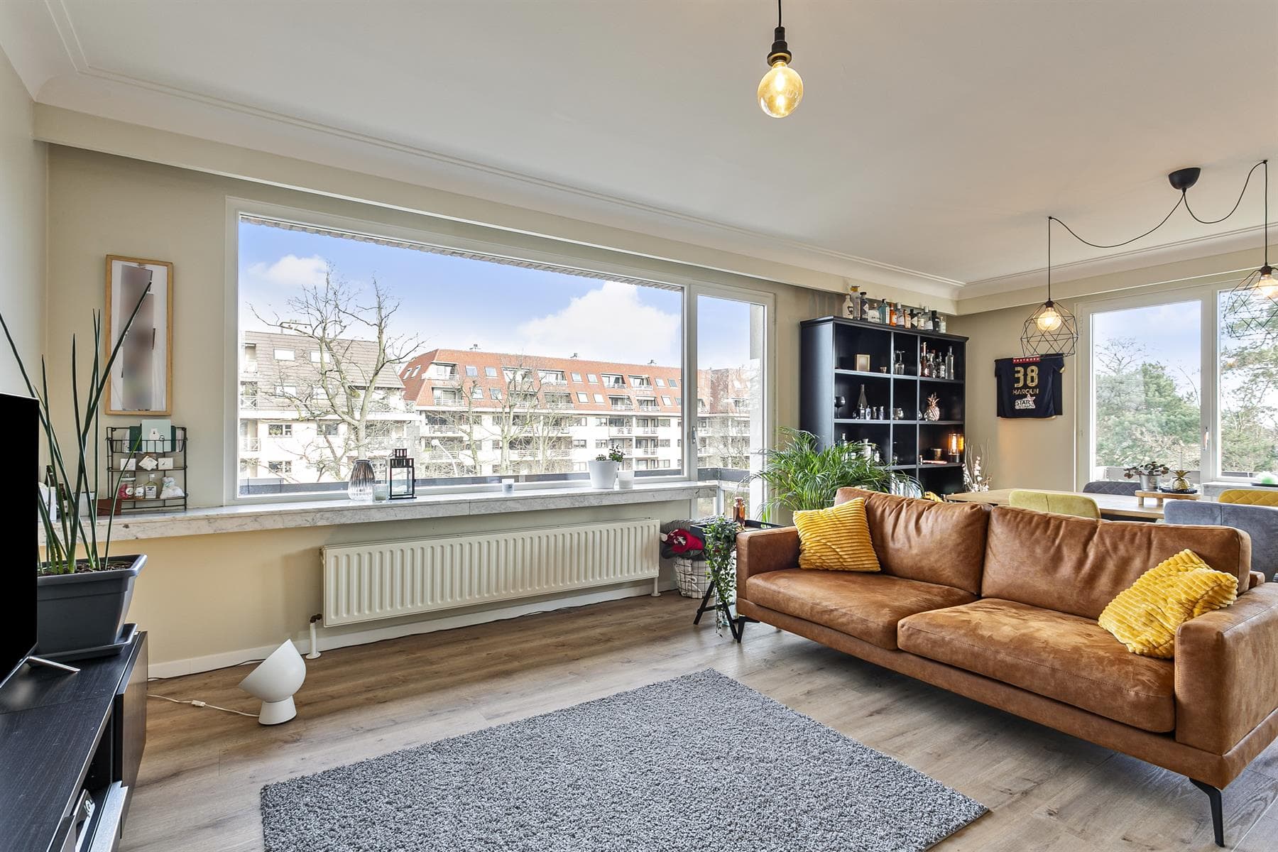 Lichtrijk, centraal en volledig gerenoveerd appartement op de 3e verdieping — foto 3