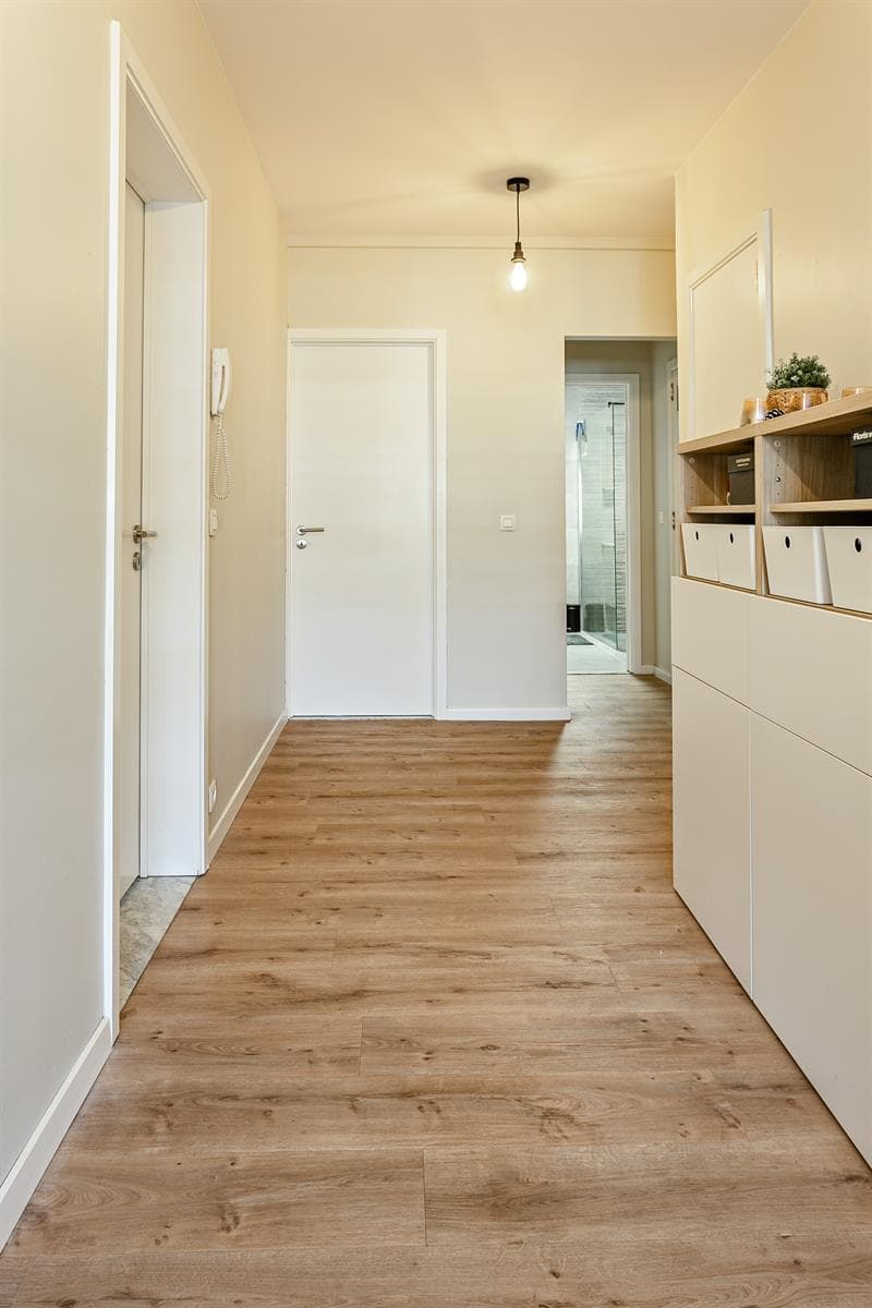 Lichtrijk, centraal en volledig gerenoveerd appartement op de 3e verdieping — foto 7