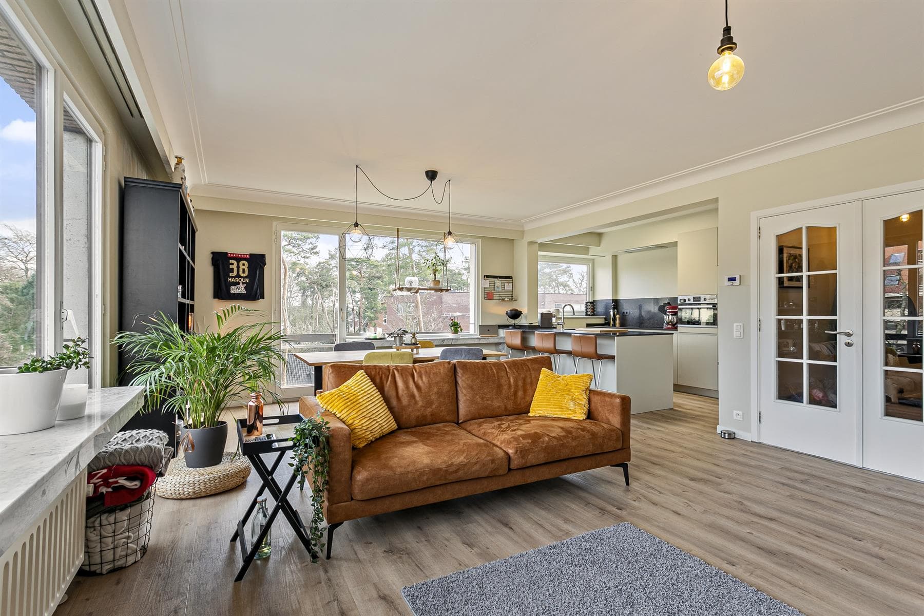 Lichtrijk, centraal en volledig gerenoveerd appartement op de 3e verdieping — foto 2