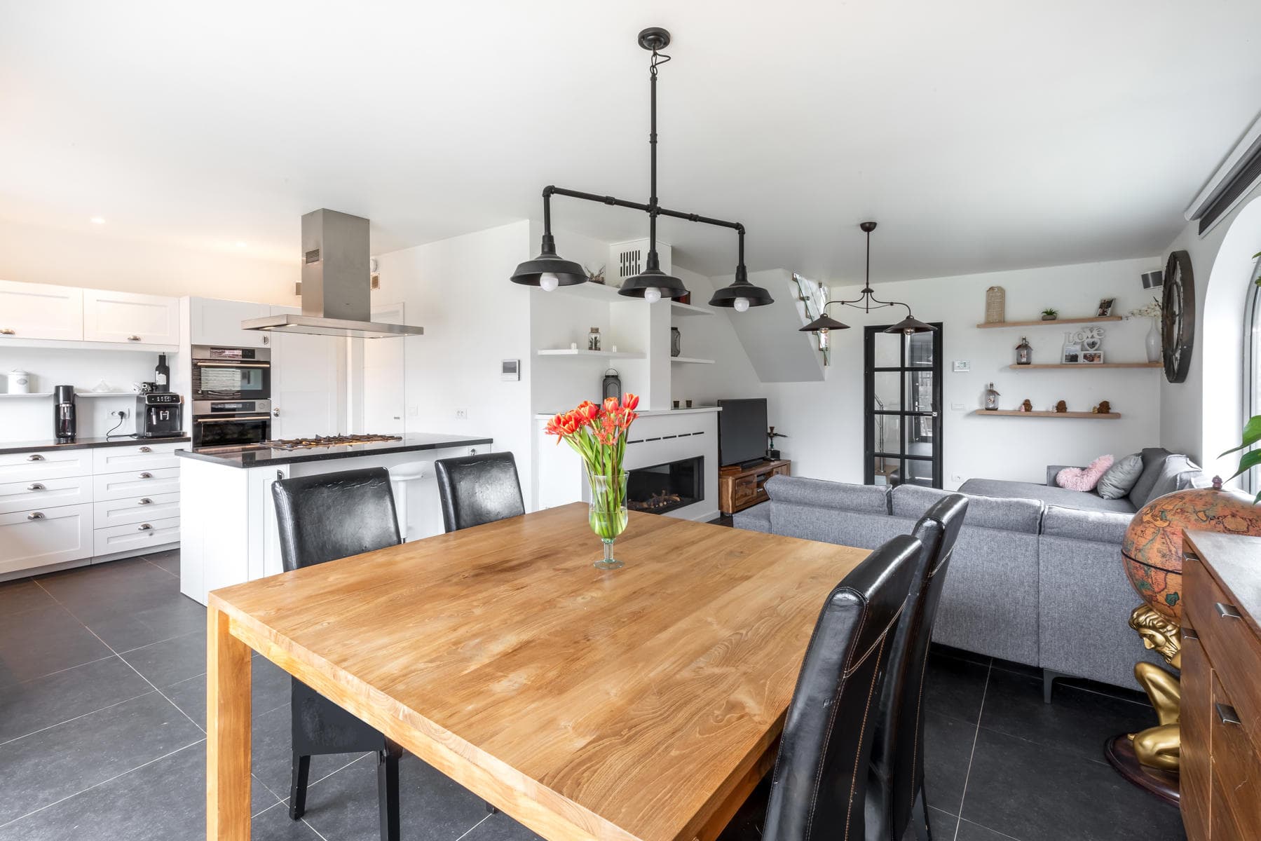Instapklare ruime woning met 4 ruime slpk. en 2bk. — foto 4