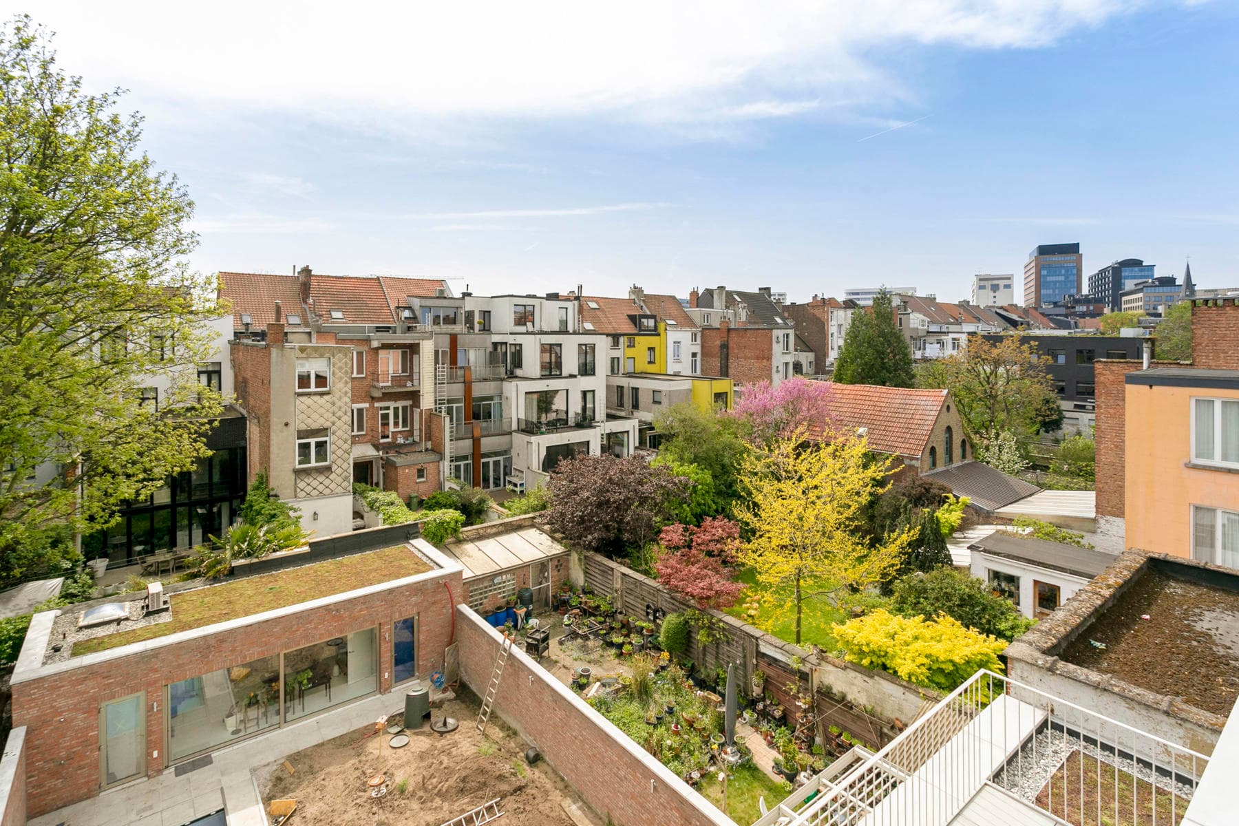 Nieuwbouwappartement op de derde verdieping met zonnig terras — foto 17