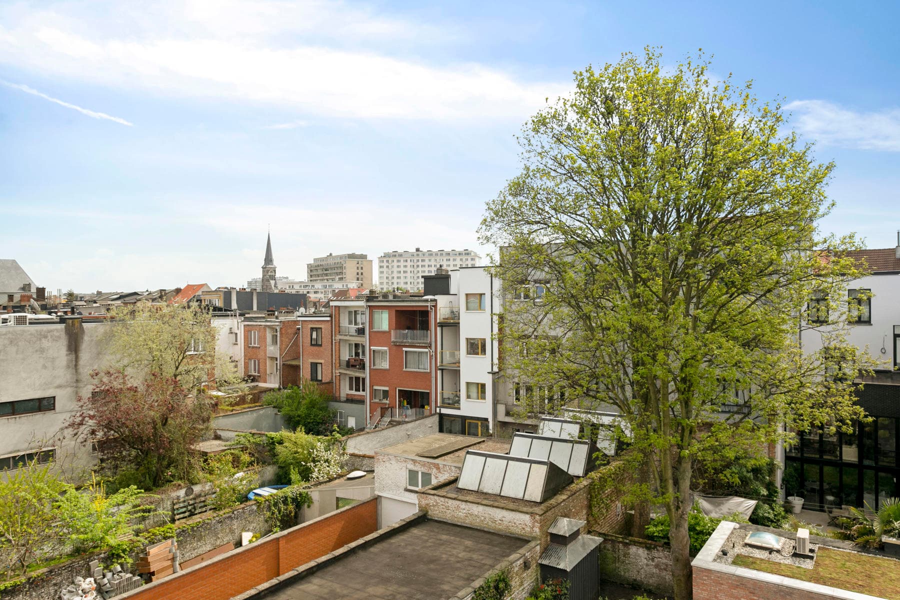 Nieuwbouwappartement op de derde verdieping met zonnig terras — foto 18