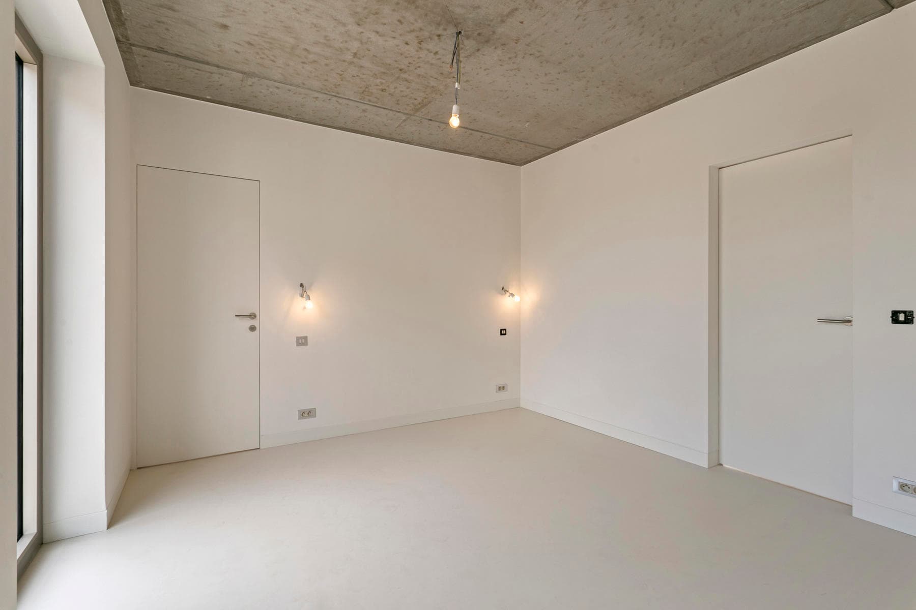 Nieuwbouwappartement op de derde verdieping met zonnig terras — foto 13