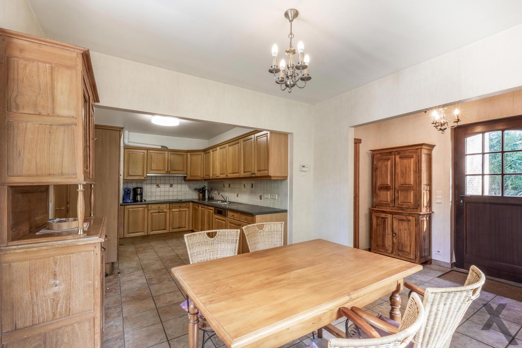 Ruime woning op een perceel van 3.250 m2 in een doodlopende straat. — foto 8