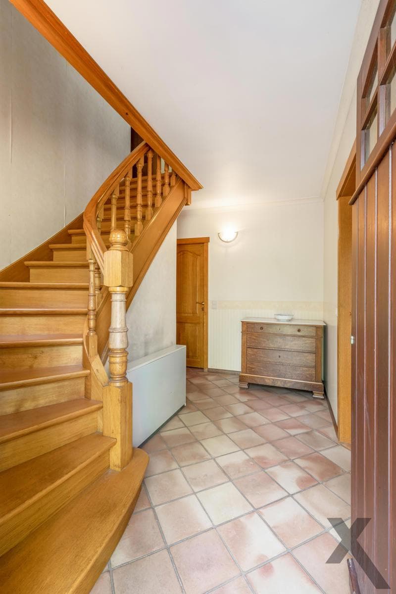 Ruime woning op een perceel van 3.250 m2 in een doodlopende straat. — foto 4