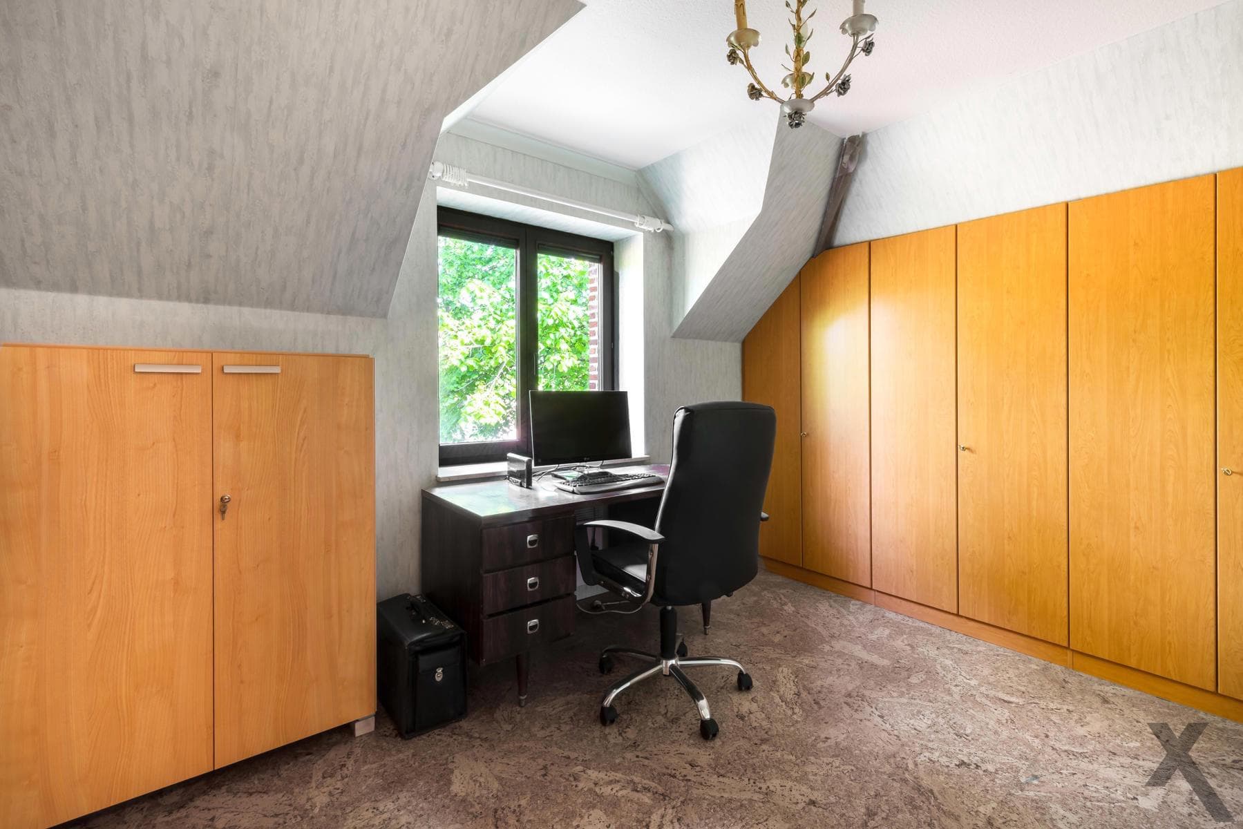 Ruime woning op een perceel van 3.250 m2 in een doodlopende straat. — foto 14