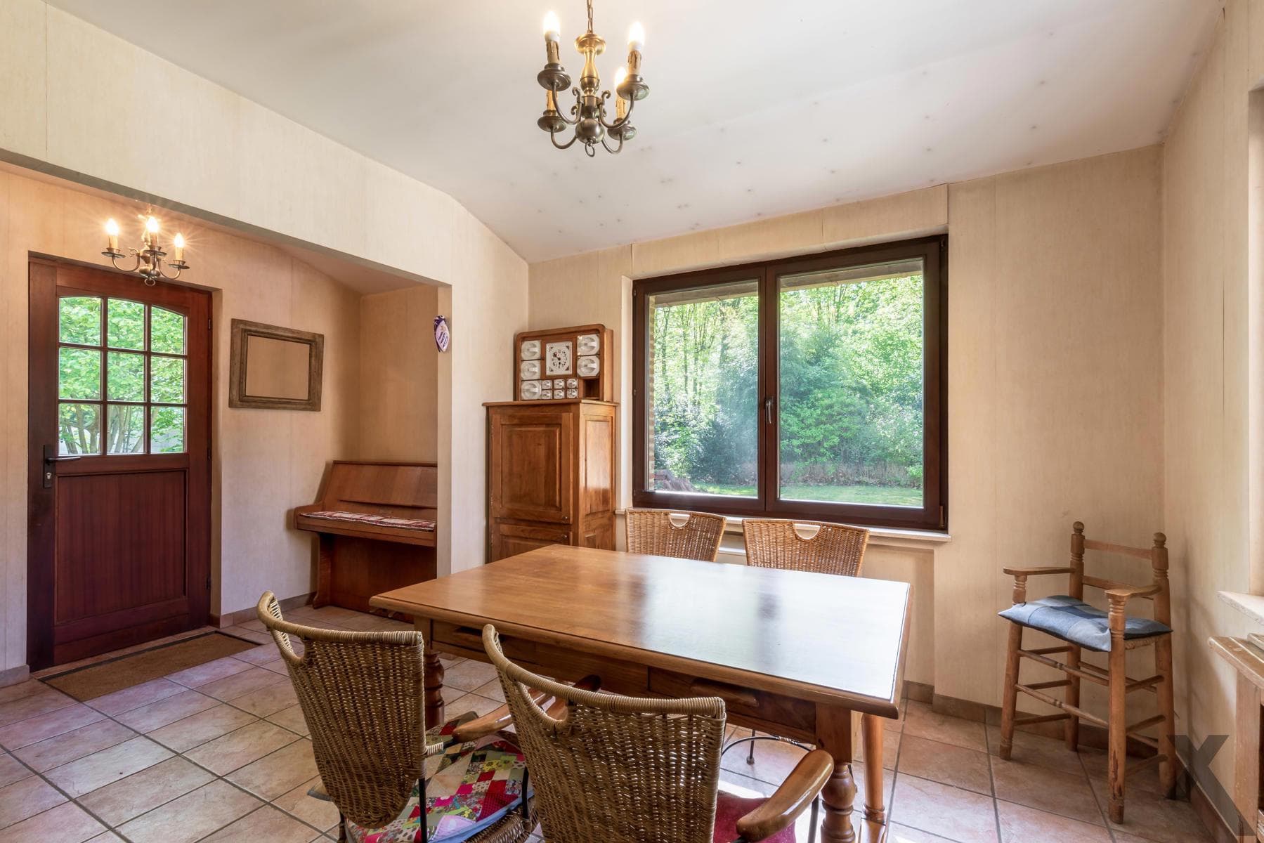 Ruime woning op een perceel van 3.250 m2 in een doodlopende straat. — foto 9