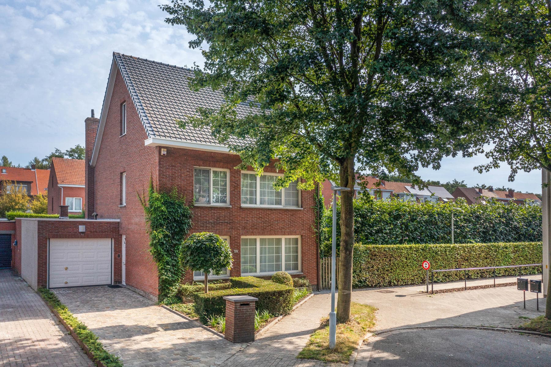 Ruime woning met bouwgrond in doodlopend straatje — foto 1