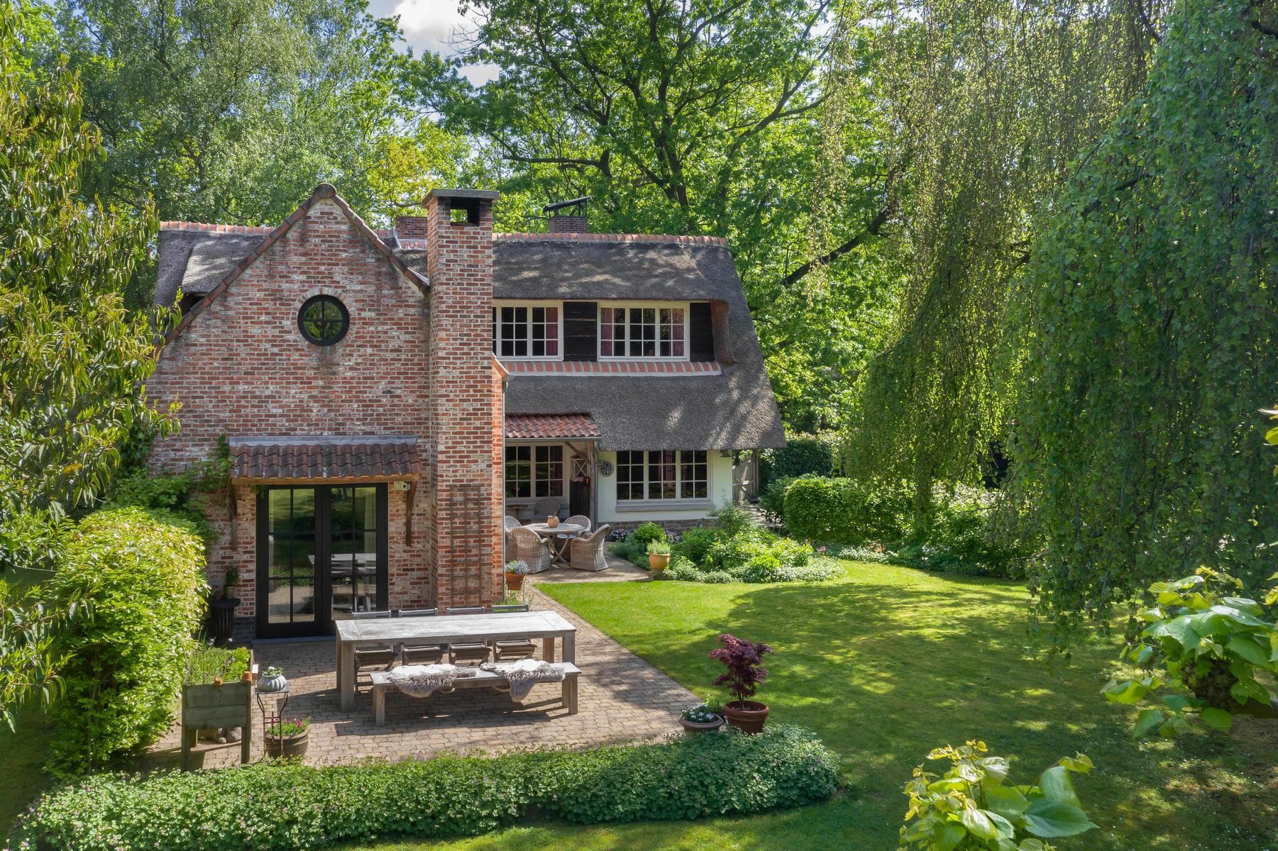 Karaktervolle rieten kap woning met aanbouw op 4.334 m² (ZW) — foto 2