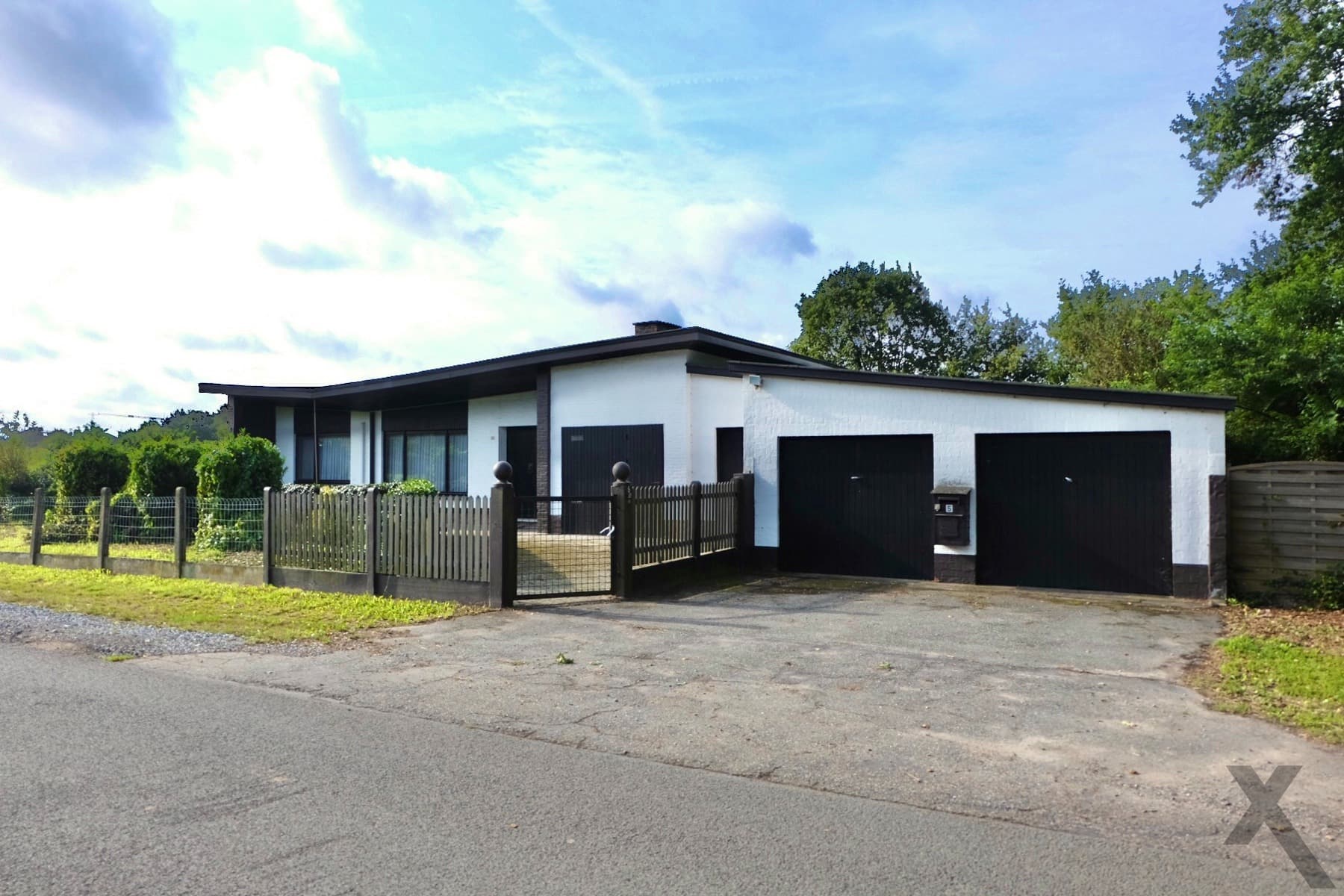 Uniek gelegen te renoveren laagbouw woning op 977 m² (ZW) — foto 1