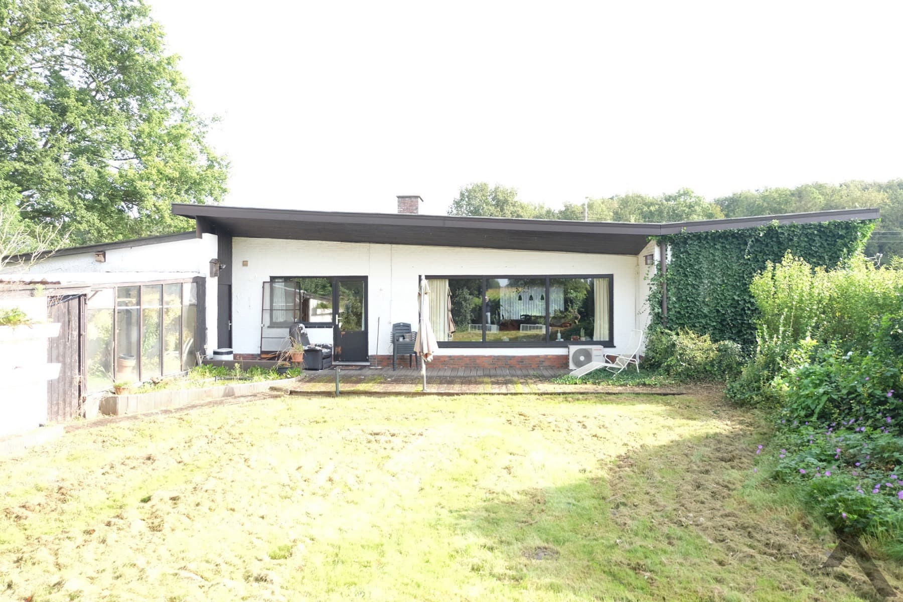 Uniek gelegen te renoveren laagbouw woning op 977 m² (ZW) — foto 3