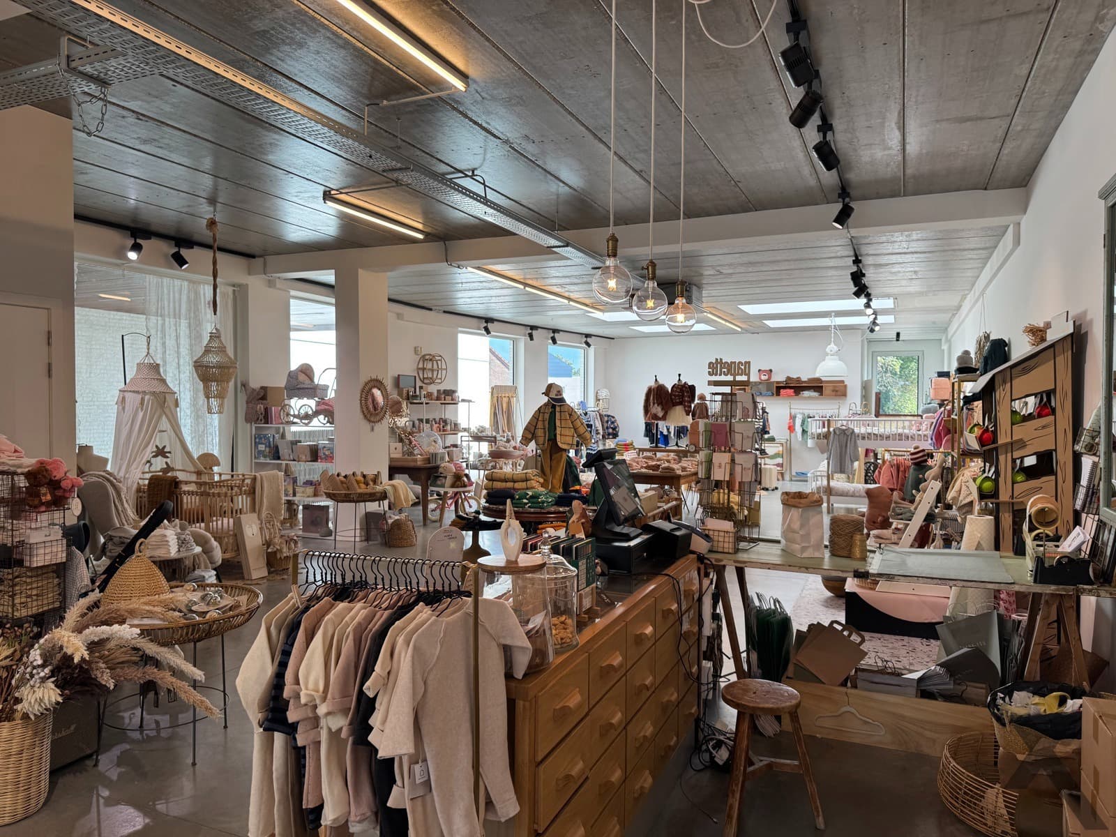 Uniek, instapklaar commercieel pand op toplocatie Schilde! — foto 8