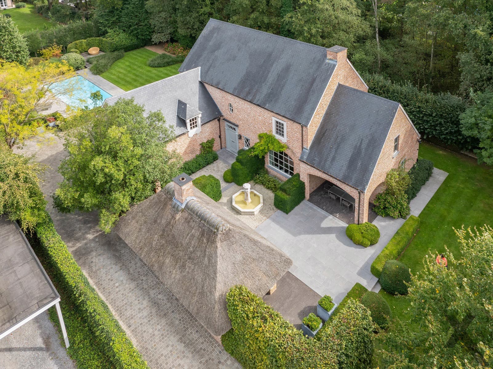 Luxe villa te Halle Zoersel, 5 slpk, zwembad & topafwerking — foto 1